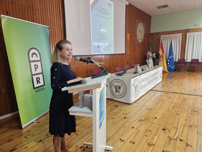La consejera de Educación, Mercedes Vaquera, en las I Jornadas de la Asociación de Equipos Directivos Docentes de Extremadura