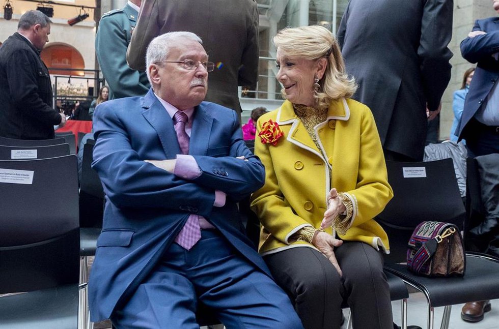 Archivo - El ex presidente de la Comunidad de Madrid Joaquín Leguina y la ex presidenta de la Comunidad de Madrid Esperanza Aguirre.