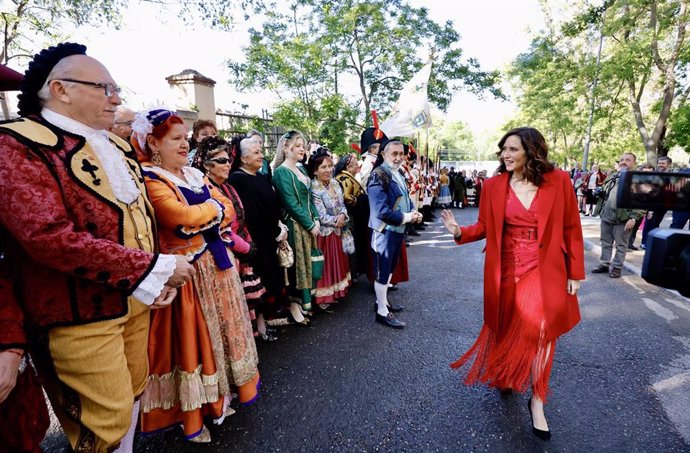 Isabel Díaz Ayuso, en la ofrenda floral a los Héroes del 2 de mayo en el cementerio de la Florida