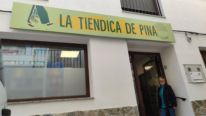 La tienda abierta en Pina de Montalgrao