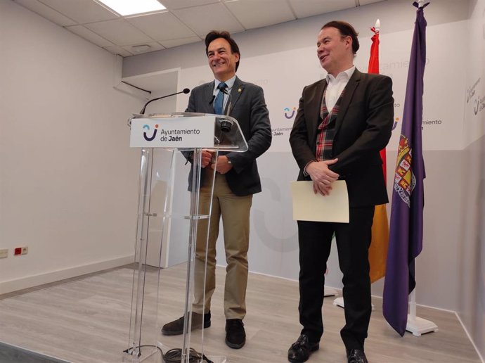 El alcalde de Jaén, Agustín González, y el primer teniente de Alcalde, Manuel Carlos Vallejo, durante la rueda de prensa