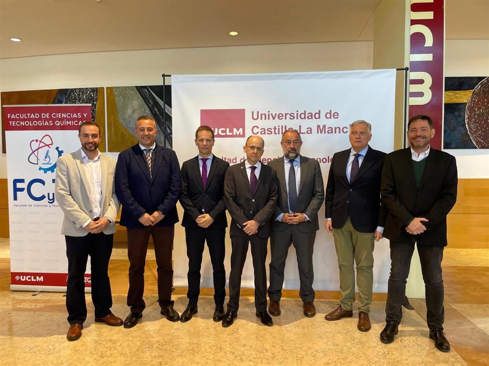 El rector de la UCLM, Julián Garde en el aniversario de la Facultad de Químicas