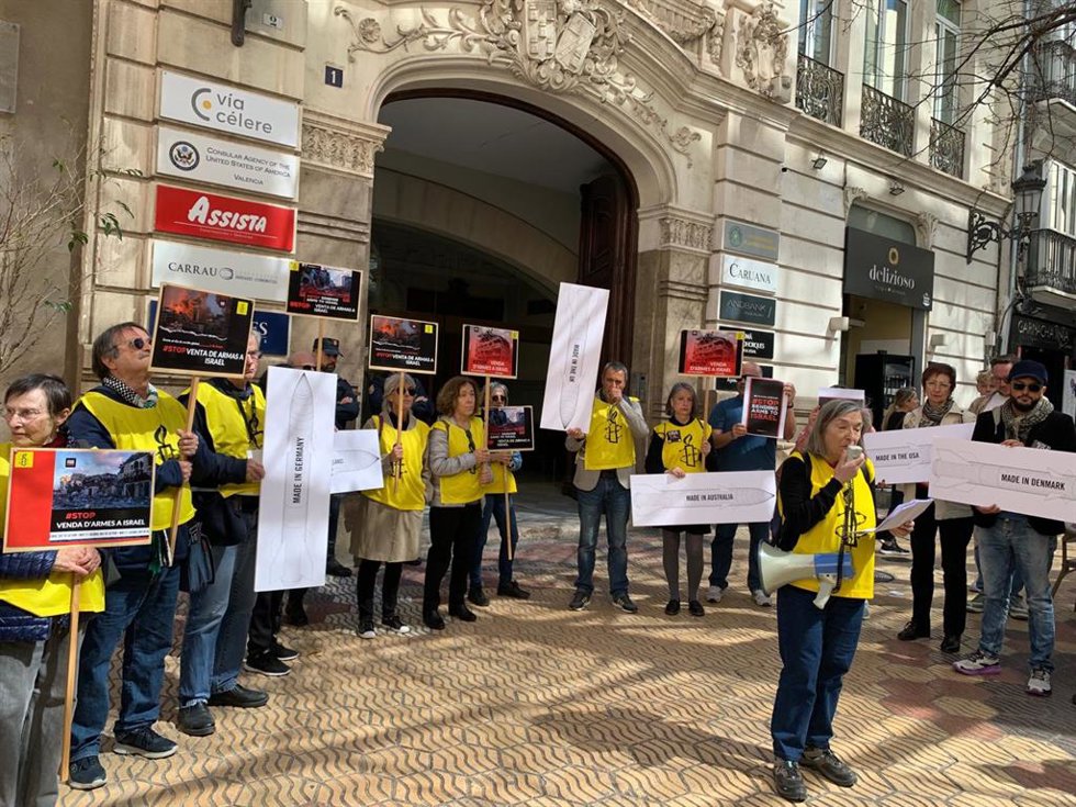 Concentración de Amnistía Internacional frente al Consulado de Estados Unidos en Valncia