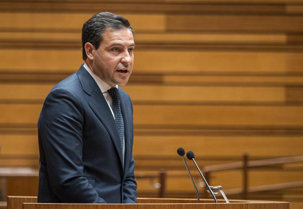Archivo - El portavoz del Grupo Parlamentario Popular, Raúl de la Hoz, interviene en el pleno del debate de investidura del candidato del PP a la Presidencia de la Junta