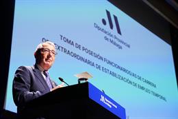 El presidente de la Diputación de Málaga, Francisco Salado, preside el acto de toma de posesión como funcionarios de carrera de 77 empleados