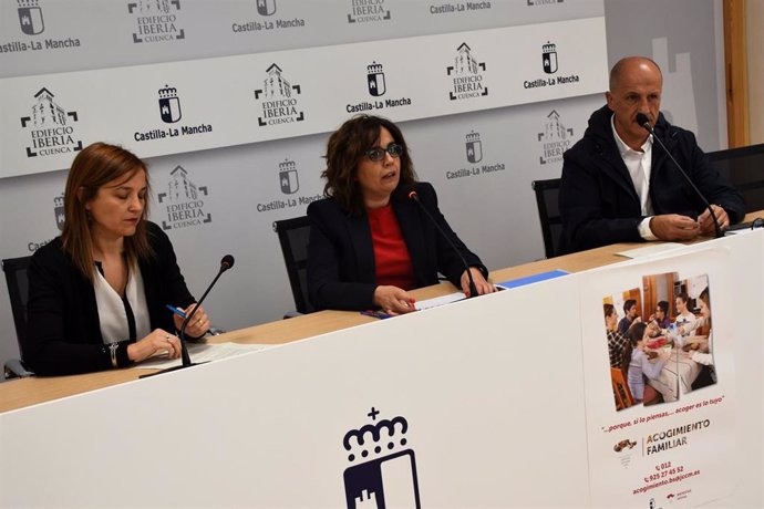 La delegada provincial de Bienestar Social, Susana Zomeño y el coordinador de ACOFAM en la provincia, Ángel Bonilla.