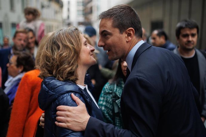 La vicepresidenta tercera, ministra para la Transición Ecológica y candidata del PSOE a las elecciones europeas, Teresa Ribera y el portavoz del PSOE en la Asamblea de Madrid, Juan Lobato.