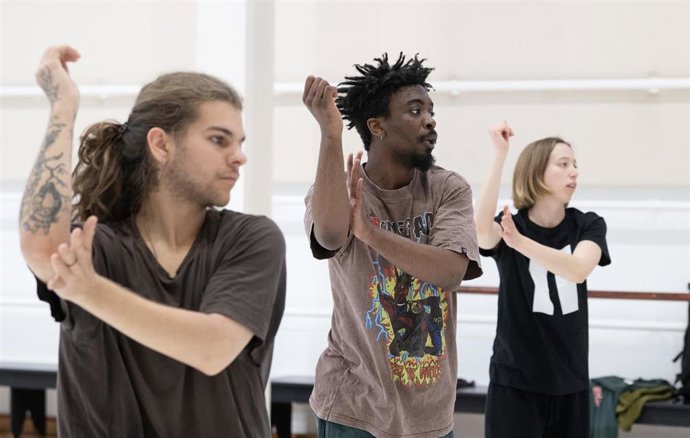 El Institut Valenci de Cultura combina danza y tecnología interactiva con el estreno de la pieza 'Tek-net' en Espai LaGranja