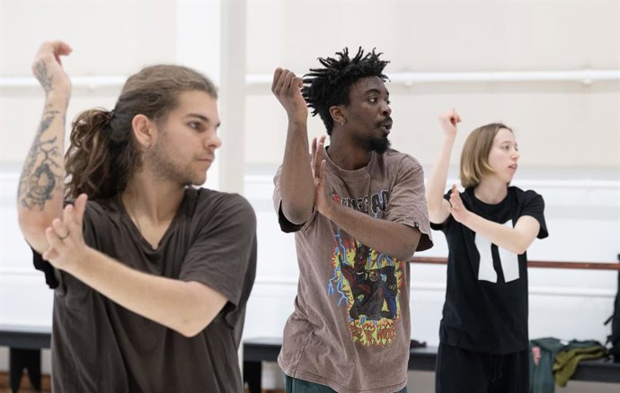 El Institut Valenci de Cultura combina danza y tecnología interactiva con el estreno de la pieza 'Tek-net' en Espai LaGranja