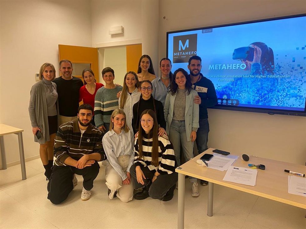 Archivo - Los investigadores de la UCAM, Manuel Pardo Ríos, Javier Alonso Fernández y Ana Cristina Moreno Marín,  en la reunión inicial del proyecto europeo METAHEFO en la Universidad de Málaga  