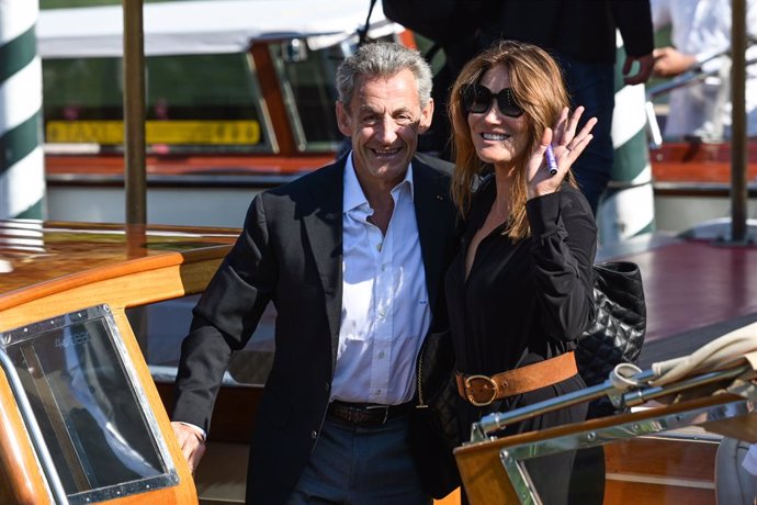 Archivo - Arxiu - L'expresident francés Nicolas Sarkozy i la modele Carla Bruni al Festival de Venècia del 2023