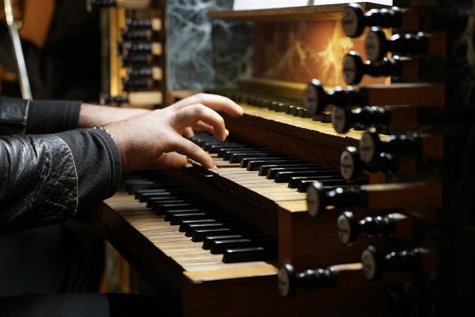 Archivo - Imagen de archivo del órgano de la parroquia de San Nicolás de Valncia