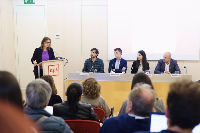 La consellera de Acción Exterior y Unión Europea, Meritxell Serret, durante su intervención en la Universitat Pompeu Fabra de Barcelona