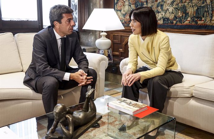 La ministra de Ciència, Diana Morant, i el president de la Generalitat, Carlos Mazón.