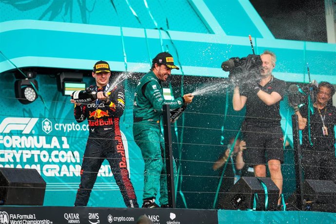 Archivo - VERSTAPPEN Max (ned), Red Bull Racing RB19, ALONSO Fernando (spa), Aston Martin F1 Team AMR23, portrait podium during the Formula 1 Crypto.com Miami Grand Prix 2023