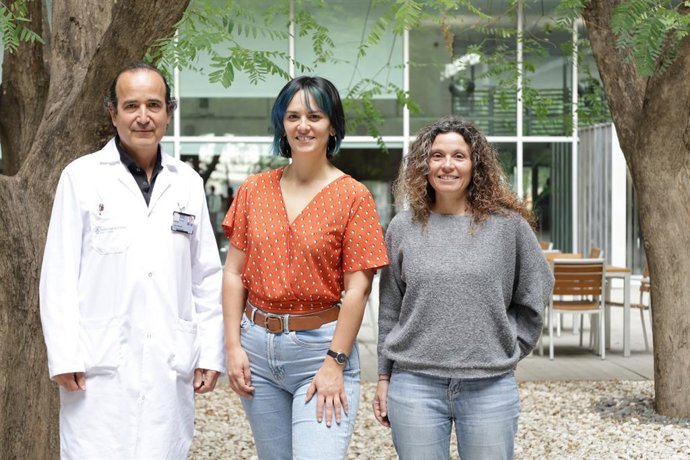 De izquierda a derecha, Joan Albanell, Sara Santana y Aura Muntasell