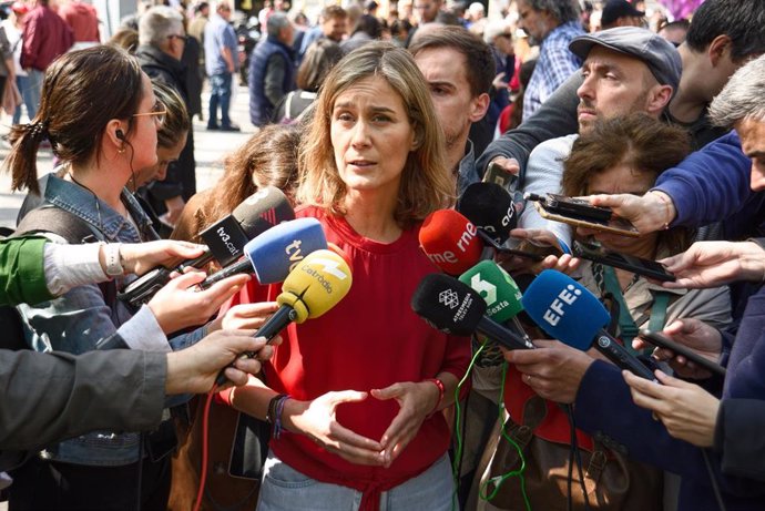 La líder de los comuns en el Parlament, Jéssica Albiach, ofrece declaraciones a los medios durante una manifestación convocada por UGT y CCOO por el Día del Trabajador, a 1 de mayo de 2024, en Barcelona, Catalunya (España). Barcelona celebra varias manife