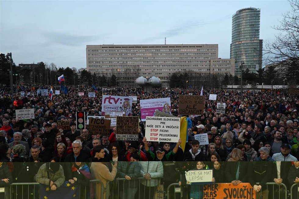 Archivo - Imagen de archivo de una protesta contra el Gobierno en Bratislava.