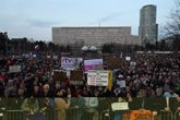 Foto: Eslovaquia.- Miles de personas protestan en Eslovaquia contra el cierre de la cadena pública RTVS