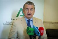 La Junta ve una "tomadura de pelo" el tercer carril de la AP-4 y acusa al Gobierno de "falta de respeto" a Andalucía