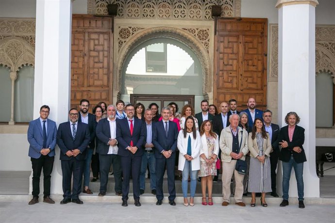 Presentación en el Palacio de Fuensalida del programa de 'Rutas Senderistas para Mayores'.