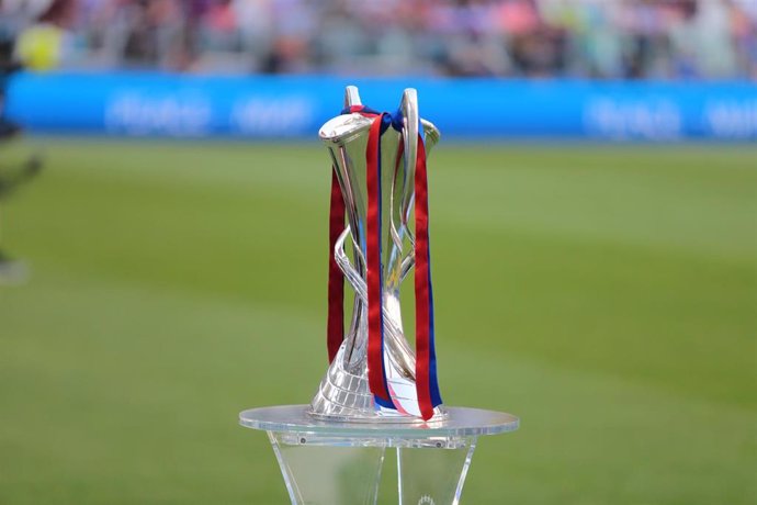 Archivo - The trophy of Uefa Women’s Champions League during the UEFA Women's 