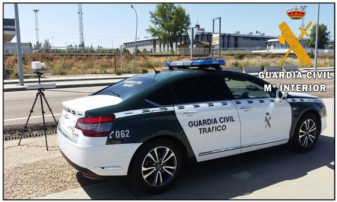 Archivo - Imagen de uno de los controles de velocidad de la Guardia Civil en Salamanca. Archivo.