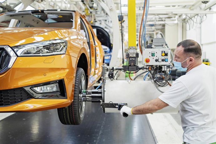Archivo - Los españoles siguen lejos de mostrar confianza en la evolución de la economía nacional, según GfK. 