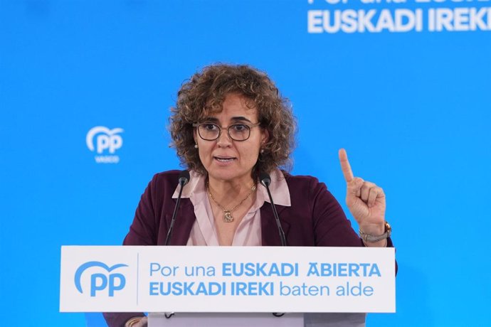 Archivo - La vicepresidenta portavoz del Grupo del Partido Popular Europeo en el Parlamento Europeo, Dolors Montserrat, interviene durante una jornada del PP vasco sobre las perspectivas para una sociedad competitiva en Euskadi, en el Hotel Amara, a 16 de