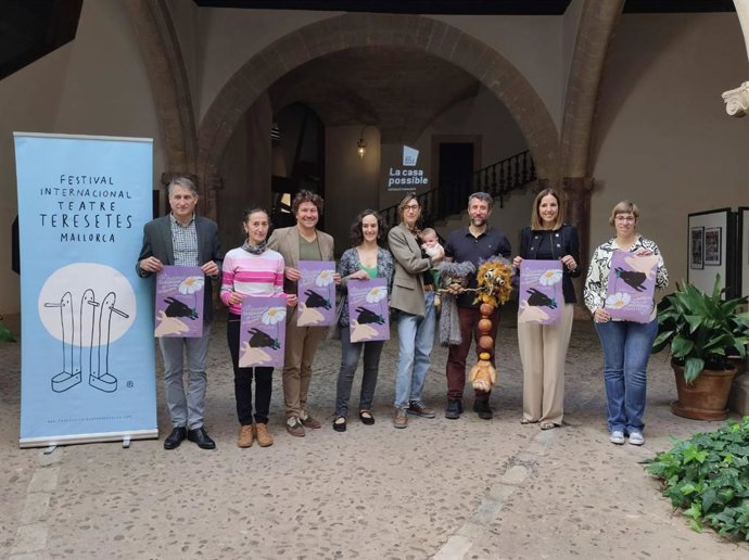 La directora del Festival Internacional de Teatre de Teresetes, Aina Gimeno, la consellera insular de Cultura, Antonia Roca, el director general de Música y Artes Escénicas de Cort, Rafel Brunet, entre otros.