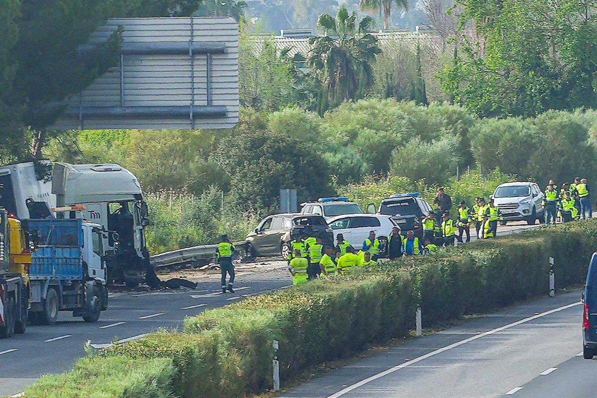 Recibe el alta hospitalaria otro de los guardias civiles heridos en el accidente de la AP-4 en Los Palacios (Sevilla)