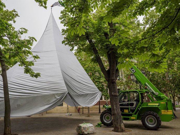 Instalación de Concéntrico 10 en la Glorieta del Doctor Zubía en Logroño
