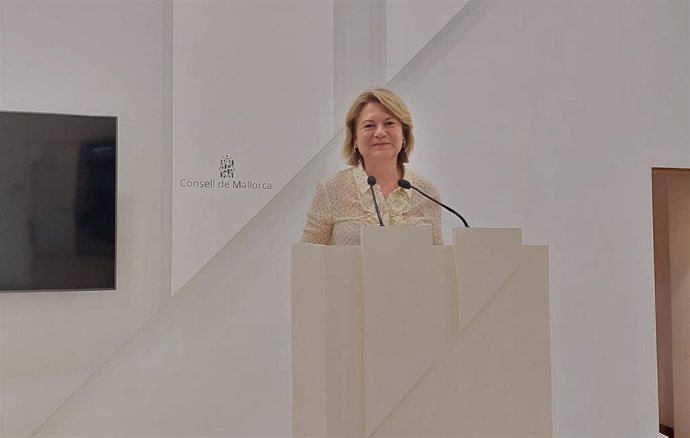 La portavoz del PP en el Consell, Núria Riera, en rueda de prensa