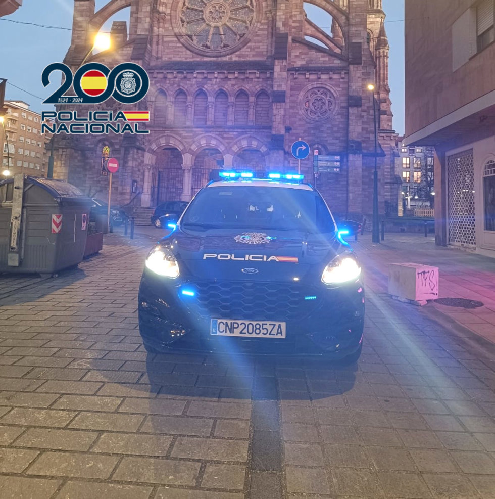 Coche Policía Nacional. Intervención policial