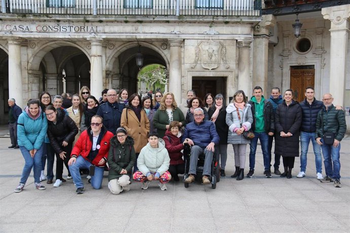 Participantes en la lectura del manifiesto del Día de la Discapacidad.
