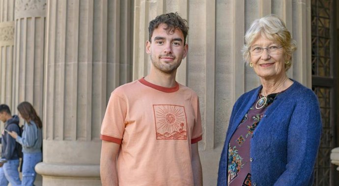 El programa de becas de la Fundación La Caixa alcanza los 6.000 becarios en sus más de 40 años, con los becados Oriol Blázquez y Susan Webb