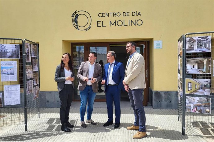 La diputada provincial Cristina Palacín; el alcalde de Quinto, Jesús Morales; el presidente de la DPZ, Juan Antonio Sánchez Quero; y el diputado provincial Abraham Martínez.