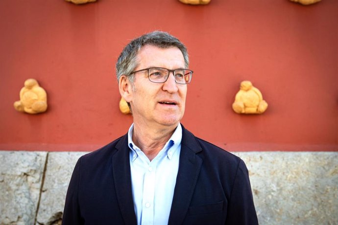 El líder del PP, Alberto Núñez Feijóo, durante un acto de campaña electoral del PP, en el Museo Dalí, a 3 de mayo de 2024, en Figueres, Girona