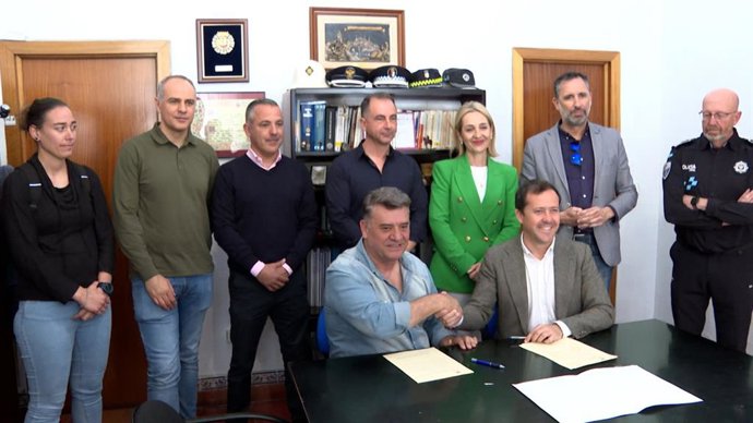 Firma del acuerdo entre el Ayuntamiento y la Policía Local.