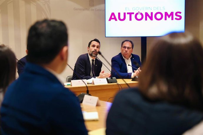 El conseller de Empresa, Roger Torrent, reunido con trabajadores autónomos