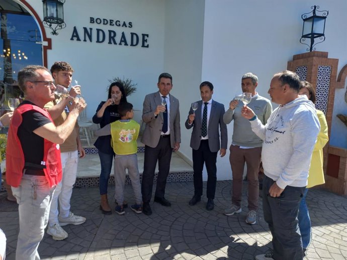 El delegado territorial de Desarrollo Educativo y FP, Carlos Soriano, y el delegado territorial de Agricultura, Pesca, Agua y Desarrollo Rural, Álvaro de Burgos, ha participado en el actividad Andrade Kids.