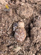 Foto: Detonan una granada de mano "completa y activa" hallada por una mujer en un huerto de Chirivel (Almería)
