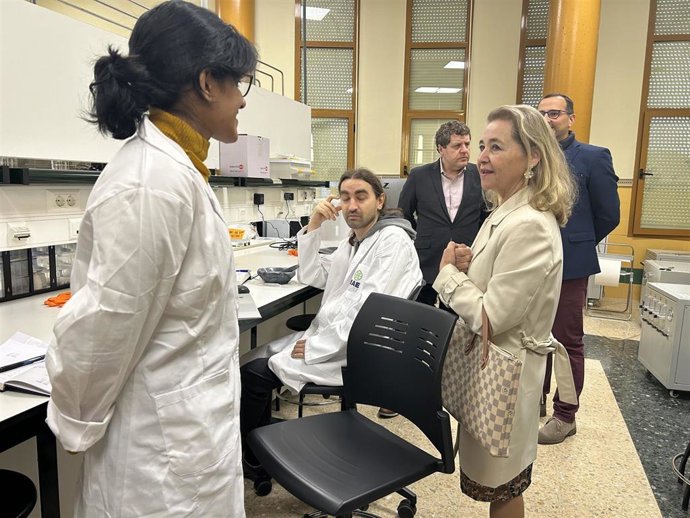 La consejera de Educación y Ciencia, Mercesde Vaquera visita las instalaciones provisionales del CIIAE de Cáceres