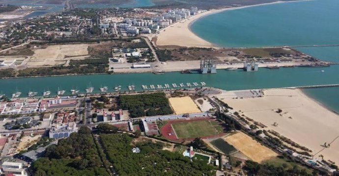 Vista aérea de la Playa de la Puntilla en El Puerto de Santa María (Cádiz)