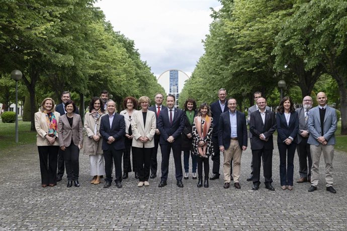 Los equipos rectorales de la UPNA y de la Universidad de Navarra intercambian experiencias.