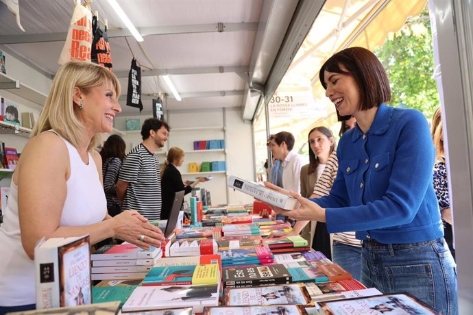 La ministra de Cincia, Innovació i Universitats, Diana Morant, visita la 59 edició de la Fira del Llibre de Valncia