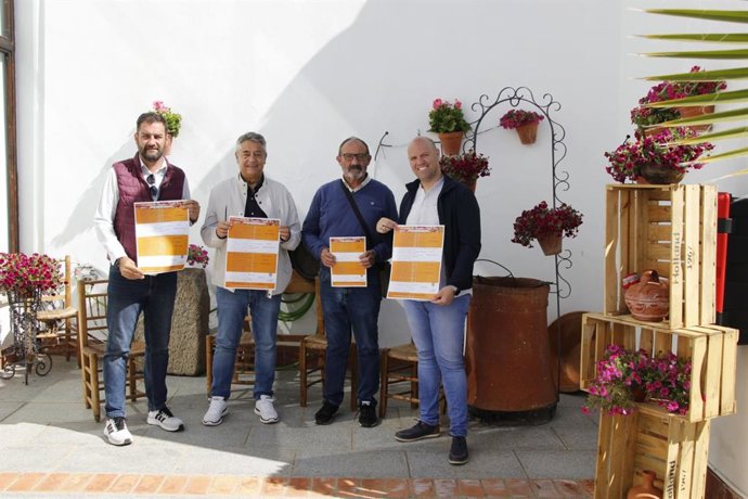El alcalde de Hinojosa del Duque, Matías González, en la presentación del Concurso de Cruces, Calles, Patios y Fachadas.