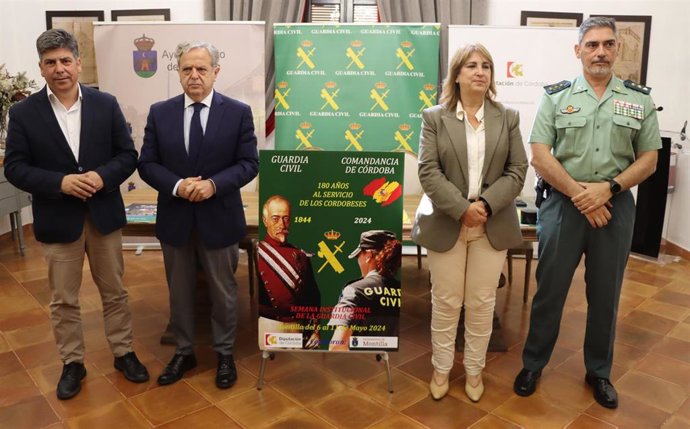Ana López y Salvador Fuentes, en el centro, junto a Rafael Llamas (izquierda) y Ramón María Clemente Castrejón (derecha).