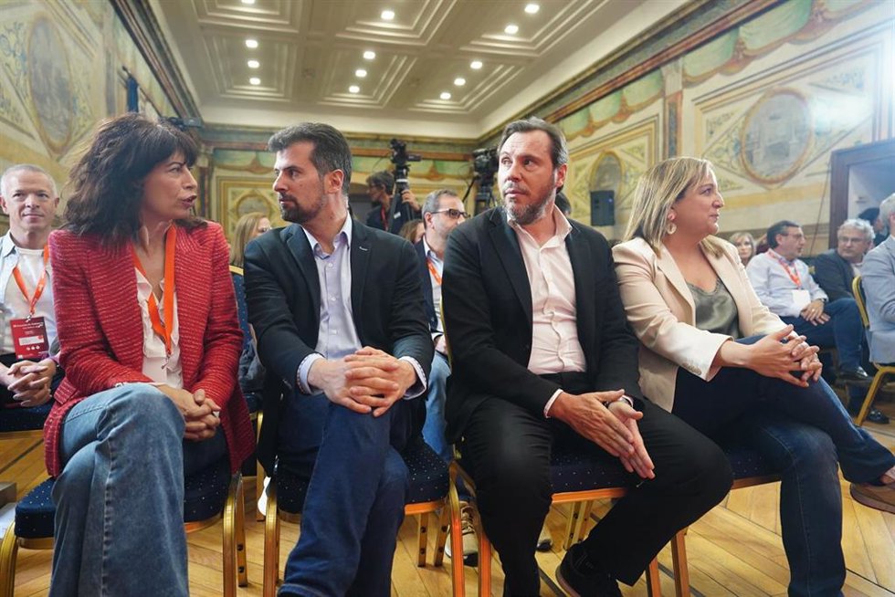 (I-D) La ministra de Igualdad, Ana Redondo; el secretario general del PSOE en Castilla y León, Luis Tudanca; el ministro de Transportes, Óscar Puente y la eurodiputada  Iratxe García en Salamanca