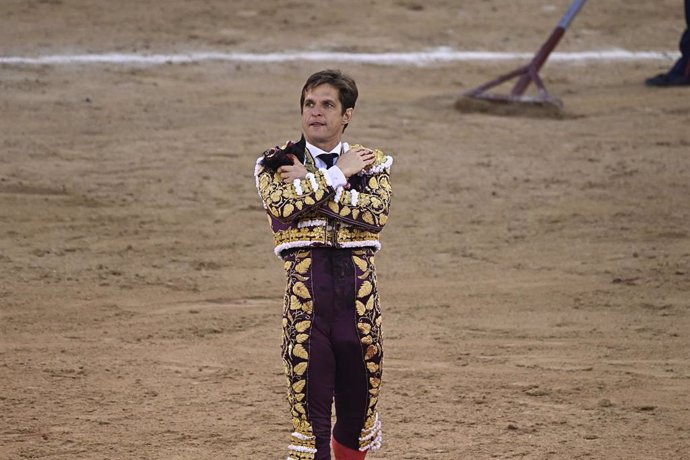 Archivo - Julián López 'El Juli' durante su corrida de despedida de Madrid en la plaza de toros de Las Ventas, a 30 de septiembre de 2023, en Madrid (España).